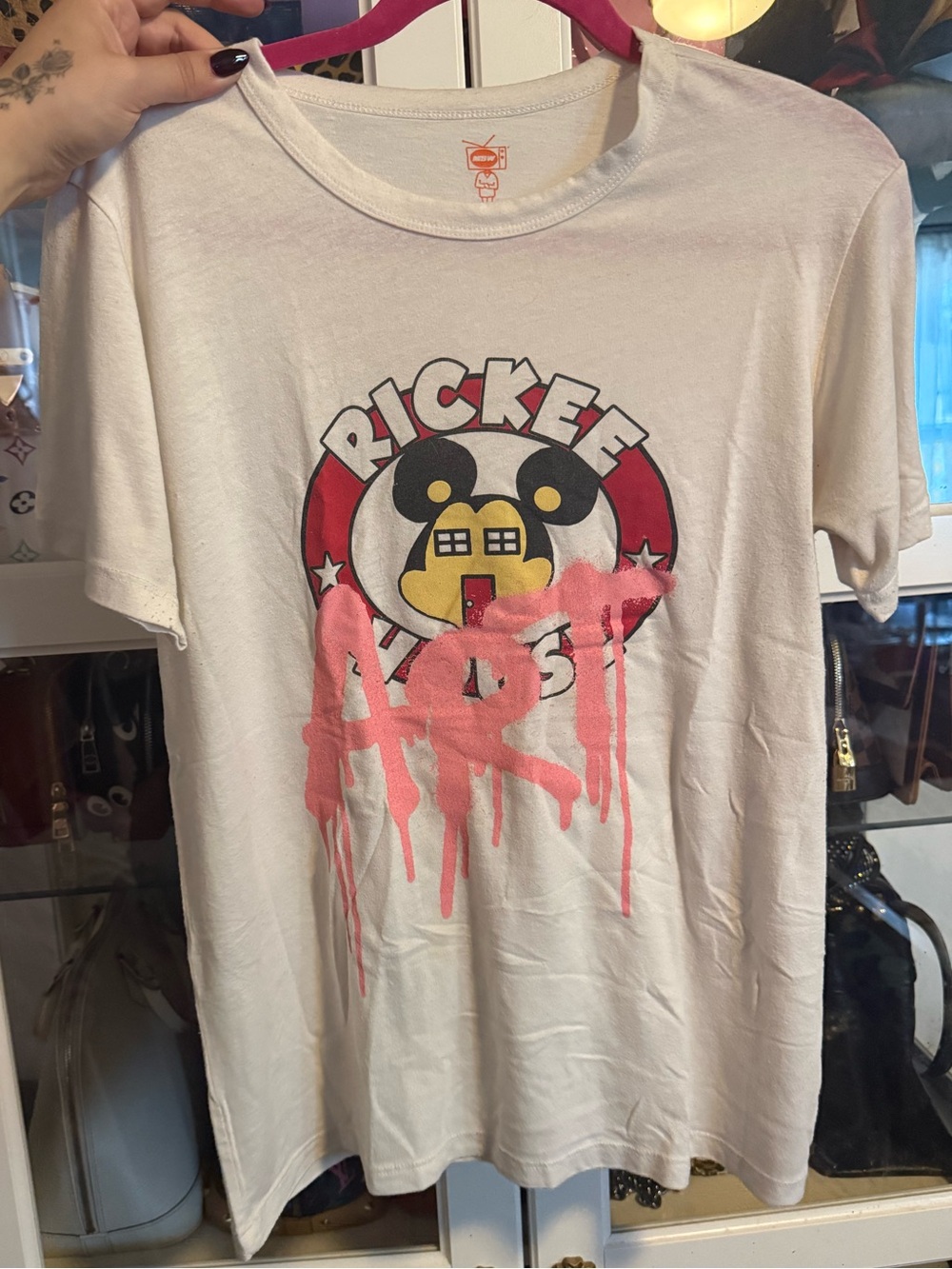 Rickkee Graphic White Tee with Pink Graffiti Print